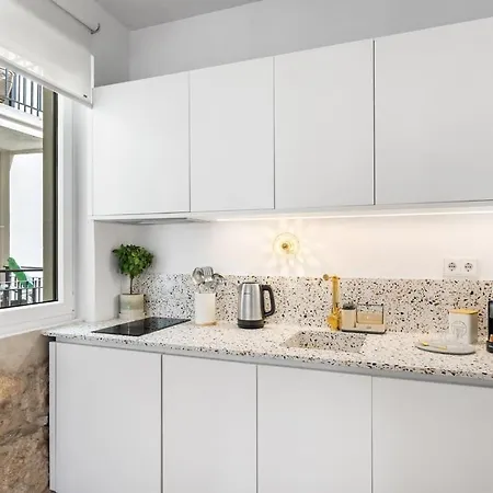 Bright Retreat In Historic Gaia *