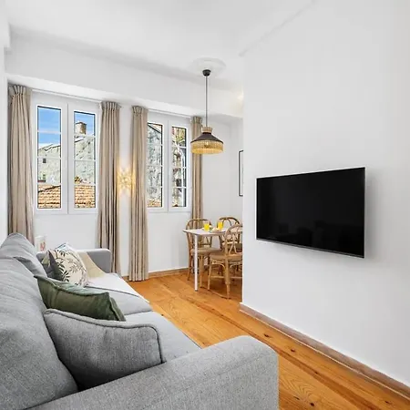Bright Retreat In Historic Gaia *