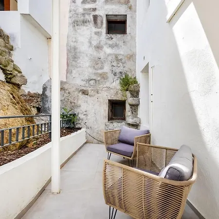 Bright Retreat In Historic Gaia
