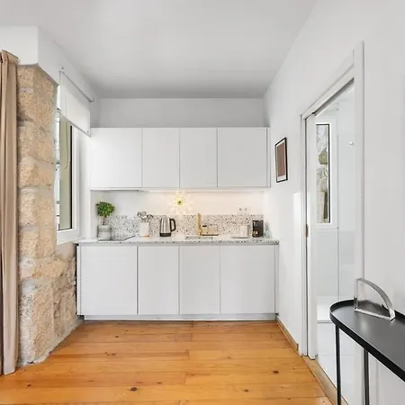 Bright Retreat In Historic Gaia *