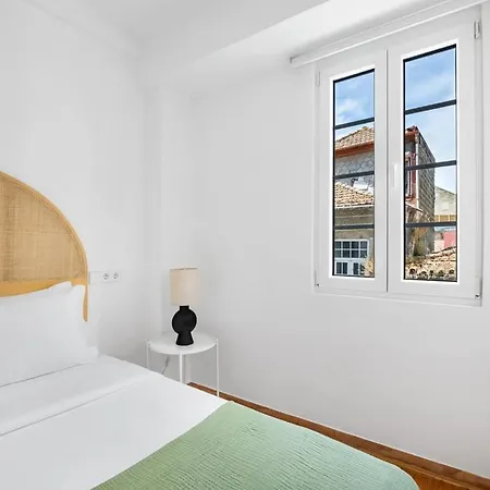 Bright Retreat In Historic Gaia Lejlighed